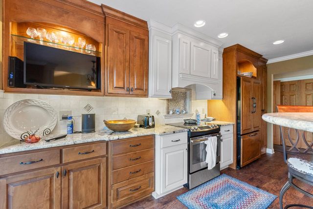 5405 Somerset LANE S, Greenfield, WI 53221