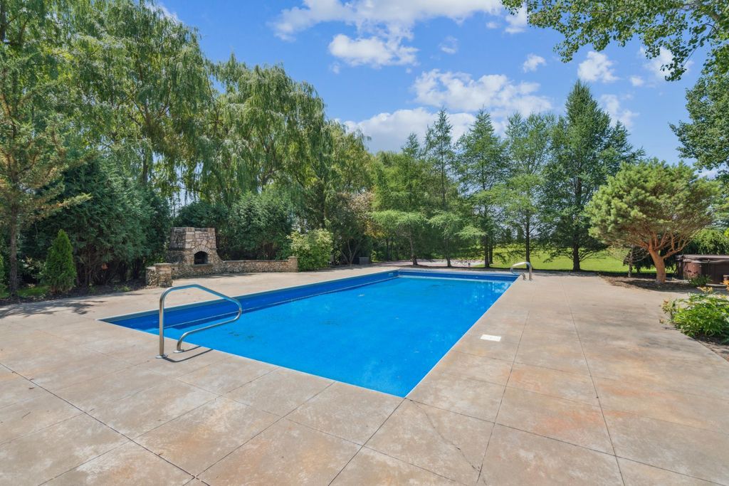 6294 Bluestem Road S, Corcoran, MN 55340