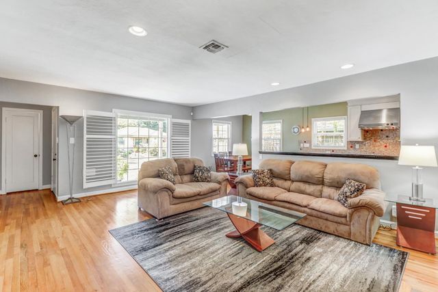 2729 Kroy Way, Sacramento, CA 95817