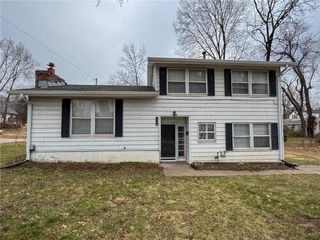 1929 S Crescent Avenue, Independence, MO 64052