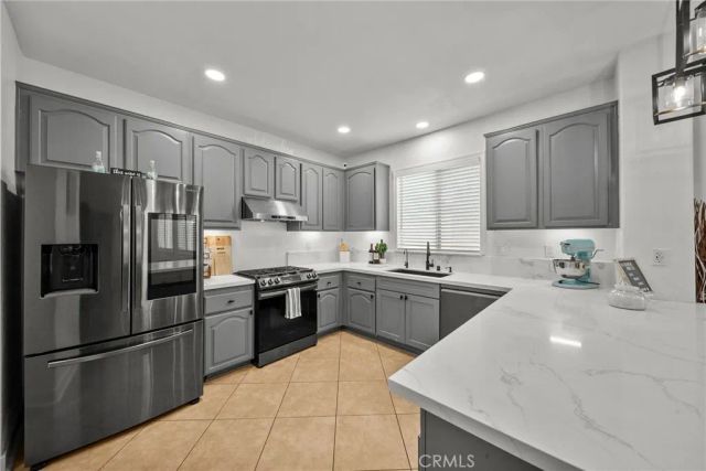 28341 Willow Court, Saugus, CA 91350