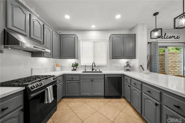 28341 Willow Court, Saugus, CA 91350