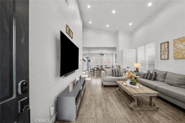 28341 Willow Court, Saugus, CA 91350