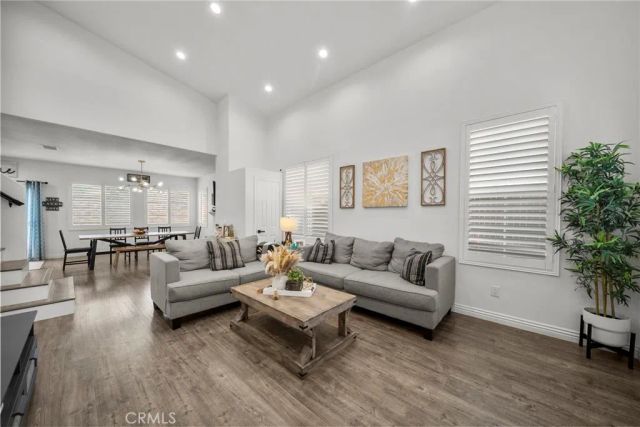 28341 Willow Court, Saugus, CA 91350