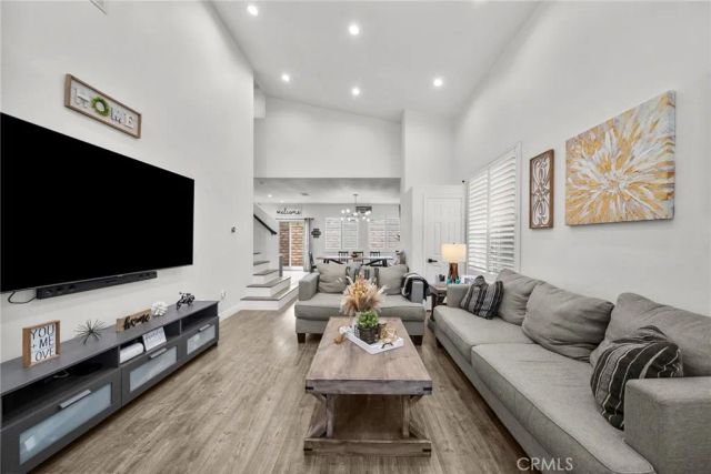 28341 Willow Court, Saugus, CA 91350