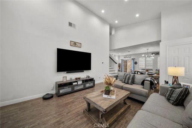 28341 Willow Court, Saugus, CA 91350