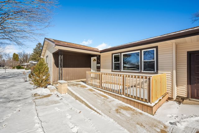 1118 HOLMES Place, Dekalb, IL 60115