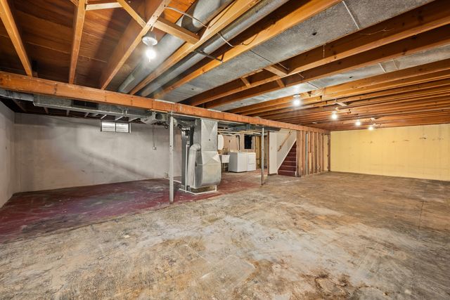 1118 HOLMES Place, Dekalb, IL 60115