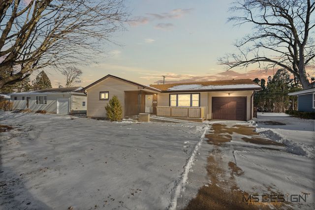 1118 HOLMES Place, Dekalb, IL 60115