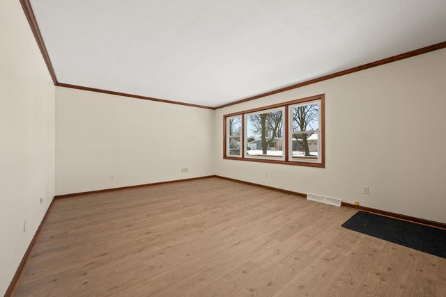 1118 HOLMES Place, Dekalb, IL 60115