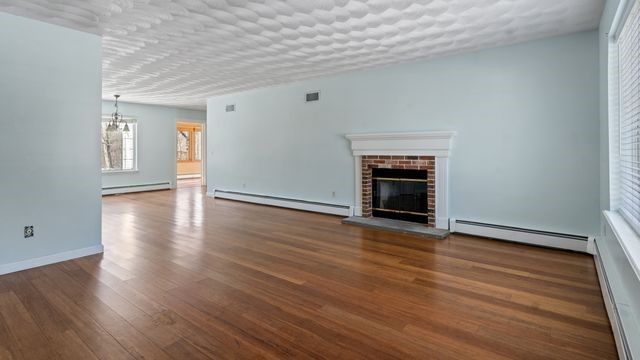 63 Governors Hill 63, West Warwick, RI 02893