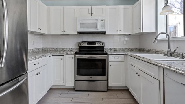 63 Governors Hill 63, West Warwick, RI 02893