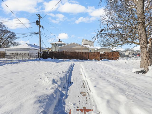 612 S 3RD Avenue, Maywood, IL 60153