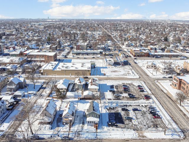 612 S 3RD Avenue, Maywood, IL 60153