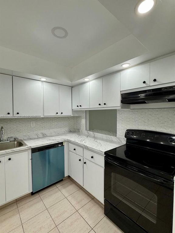 800 Parkview Dr 217, Hallandale Beach, FL 33009