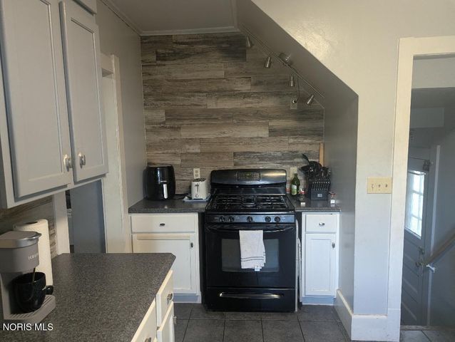223 Valleywood Drive, Toledo, OH 43605