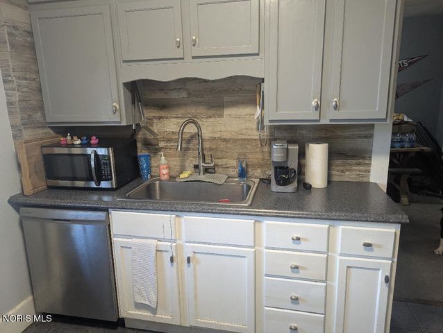 223 Valleywood Drive, Toledo, OH 43605
