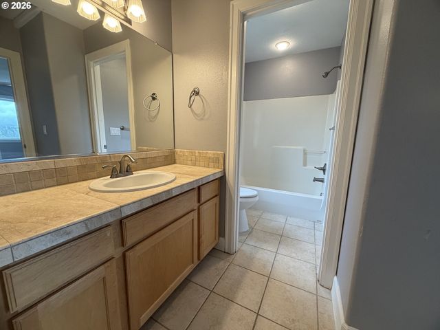 14210 Se ROLLING MEADOWS Dr, Happy Valley, OR 97086