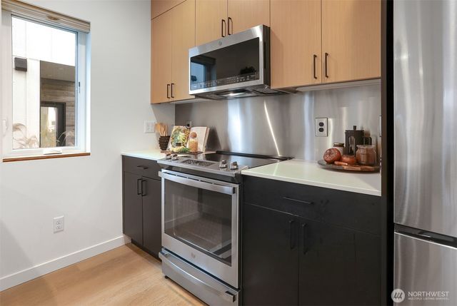 10344 Wallingford Avenue N, Seattle, WA 98133