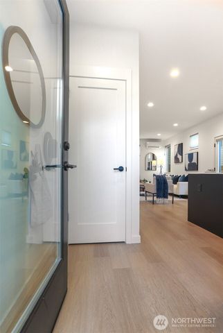 10344 Wallingford Avenue N, Seattle, WA 98133