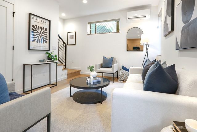 10344 Wallingford Avenue N, Seattle, WA 98133