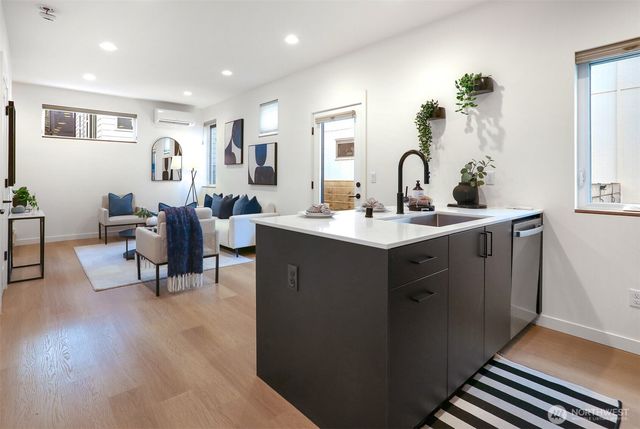 10344 Wallingford Avenue N, Seattle, WA 98133