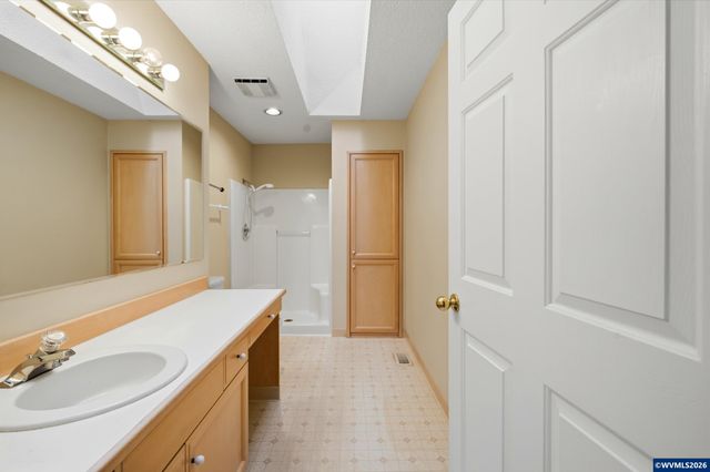 9721 SW Tualatin Rd, Tualatin, OR 97062