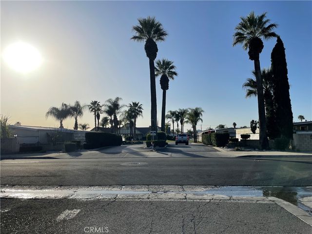 575 S Lyon Avenue 142, Hemet, CA 92543