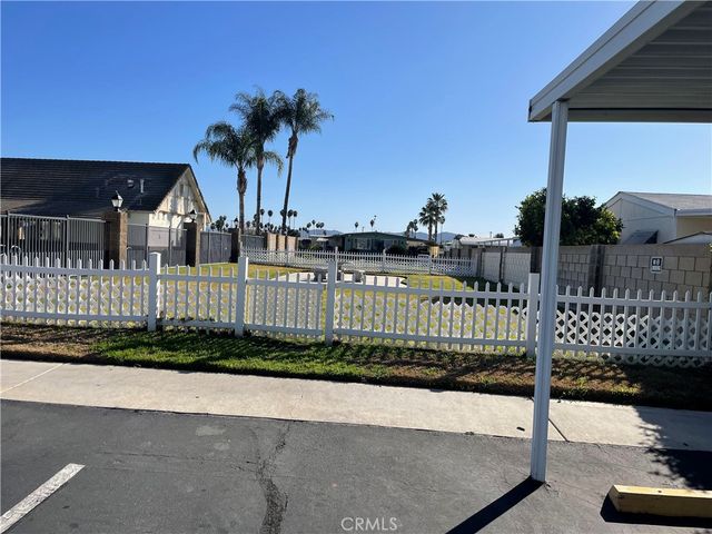 575 S Lyon Avenue 142, Hemet, CA 92543