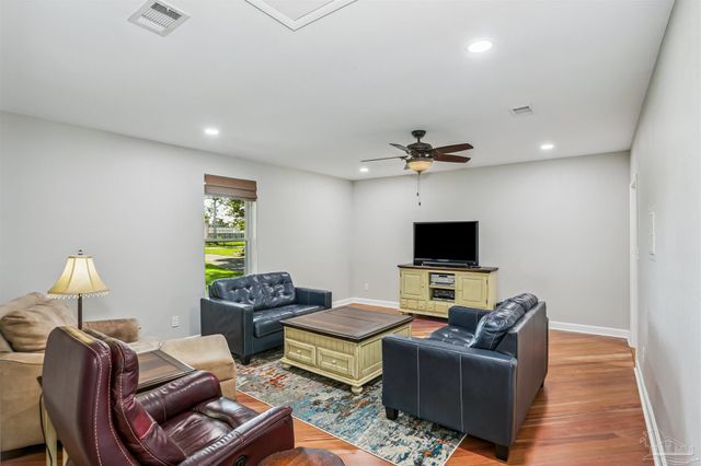 4975 Jack Cobb Ln, Pace, FL 32571