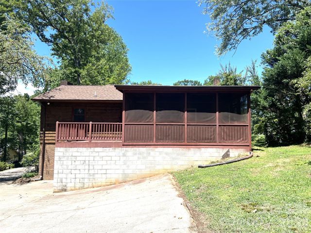 305 Forest Hill Street, Morganton, NC 28655