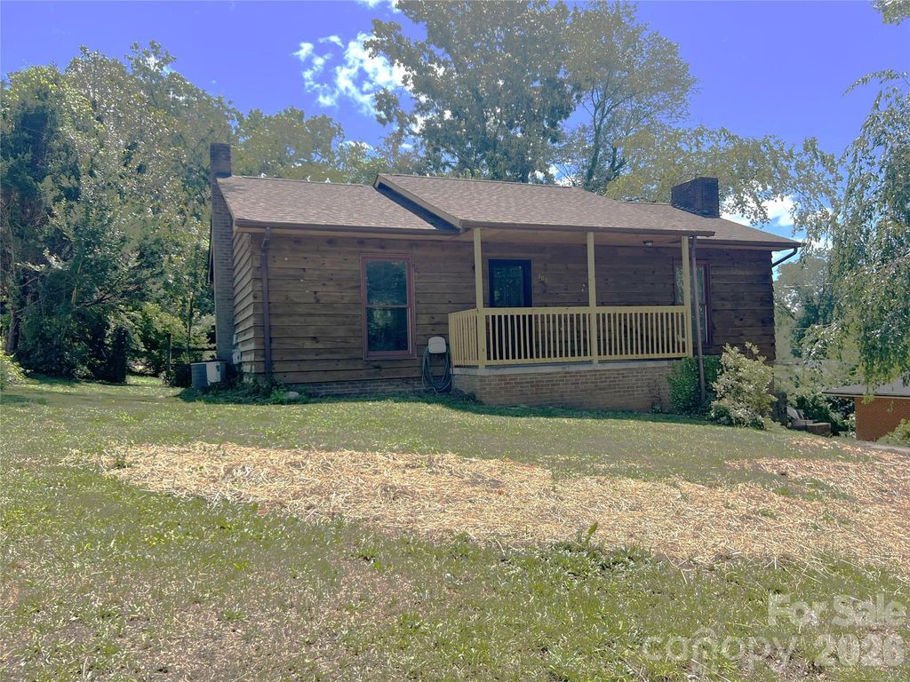 305 Forest Hill Street, Morganton, NC 28655