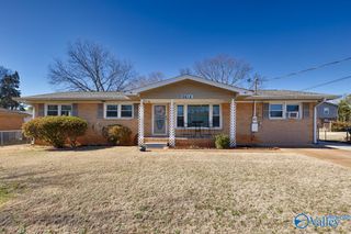 2616 Rosehill Drive NW, Huntsville, AL 35810