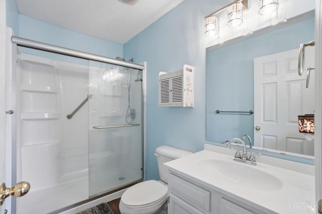 605 Quail Hollow Drive, Trenton, OH 45067
