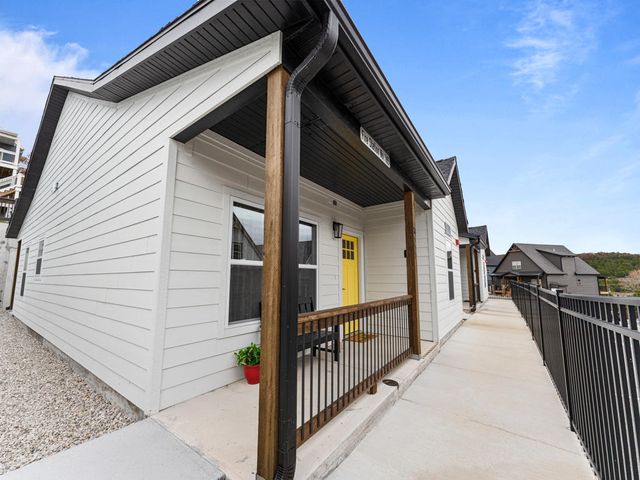 155 Watersound Way, Hollister, MO 65672