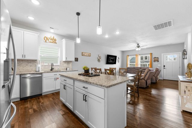 155 Watersound Way, Hollister, MO 65672