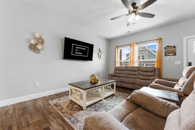 155 Watersound Way, Hollister, MO 65672