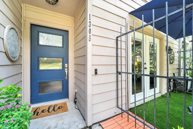 800 Country Place Drive 1305, Houston, TX 77079