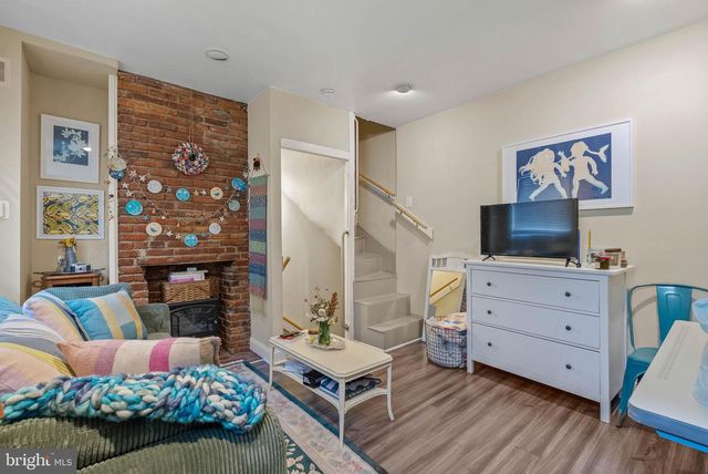1037 CREASE ST, Philadelphia, PA 19125