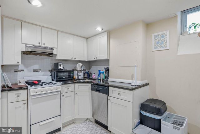 1037 CREASE ST, Philadelphia, PA 19125