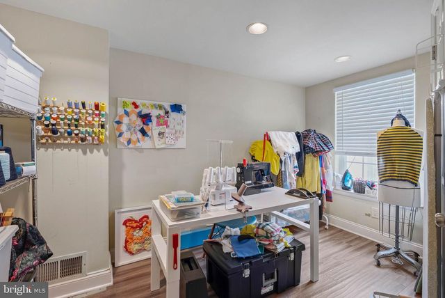 1037 CREASE ST, Philadelphia, PA 19125