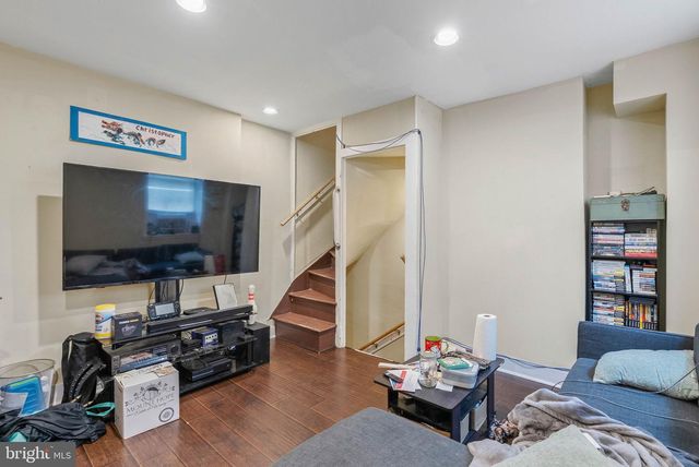 1037 CREASE ST, Philadelphia, PA 19125