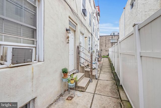 1037 CREASE ST, Philadelphia, PA 19125