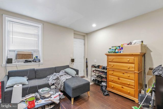 1037 CREASE ST, Philadelphia, PA 19125