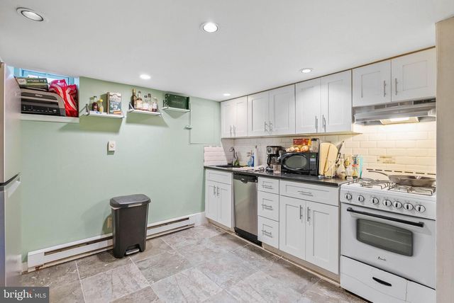 1037 CREASE ST, Philadelphia, PA 19125