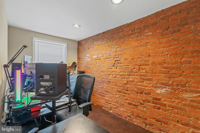 1037 CREASE ST, Philadelphia, PA 19125