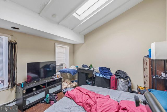 1037 CREASE ST, Philadelphia, PA 19125