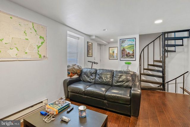 1037 CREASE ST, Philadelphia, PA 19125