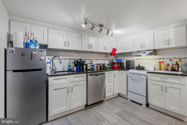 1037 CREASE ST, Philadelphia, PA 19125