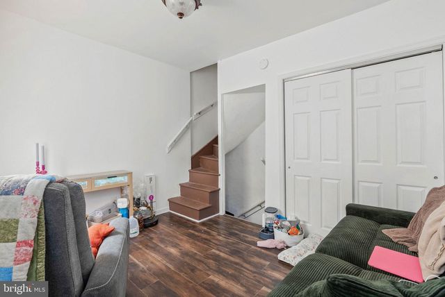 1037 CREASE ST, Philadelphia, PA 19125